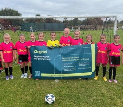 Valley Hearts U11 Girls in their new kit from the Egniol football sponsorship